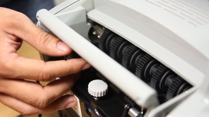 Máy đếm tiền thông minh phát hiện tiền siêu giả Silicon MC-8600