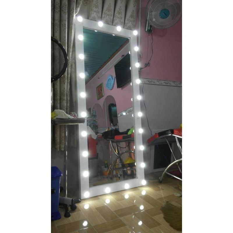 khung gương đèn led