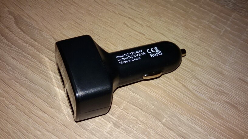 Sạc điện thoại trên ô tô, theo dõi điện áp acquy, nhiệt độ trong xe. - 2