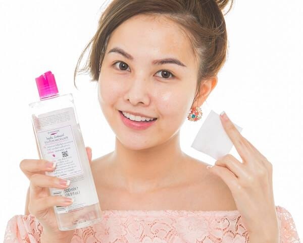 Tẩy trang hàng ngày dù bạn chỉ sử dụng kem chống nắng