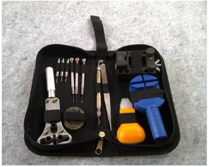 Bộ dụng cụ gồm 8 công cụ cơ bản để sửa đồng hồ.