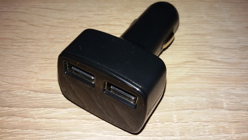 Sạc điện thoại trên ô tô, theo dõi điện áp acquy, nhiệt độ trong xe. - 3