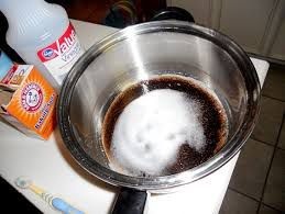 cathy shop dùng baking soda chữa nồi bị cháy đen