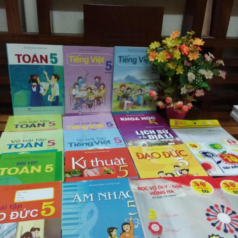 Mua Bộ sách giáo khoa lớp 5 ( gồm 21 cuốn sách + bài tập ) + 2 tập bọc sách giáo khoa +1 tập giấy kiểm tra Hồng hà
