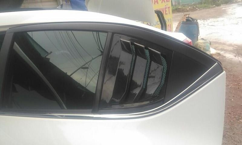 Cánh gió Mazda3 dáng thể thao cực độc 3