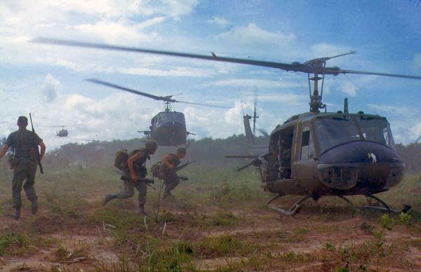 Vi sao truc thang UH-1 My 