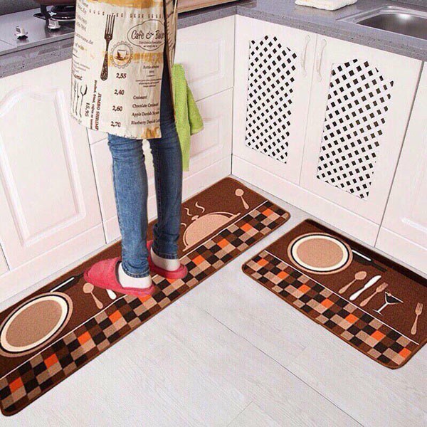 Hãy quên đi những bước đi cứng nhắc khi vừa bước vào nhà bếp, vì bây giờ bạn có thể tận hưởng sự êm ái của thảm lau chân nhà bếp. Thảm này không chỉ giúp giữ gìn sạch sẽ cho nhà bếp, mà còn giúp bạn cảm thấy thoải mái hơn.