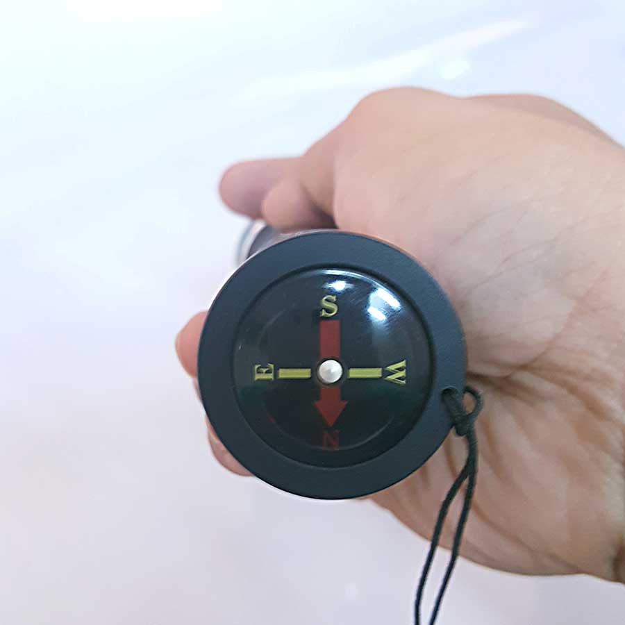 Đèn Pin Đa Năng Trắng Giá Rẻ ☑ Đèn Pin Đa Năng Trắng Giá Rẻ Có nhiều chế độ sáng: Sáng Mạnh - Vừa - Yếu, Nháy Sos,có la bàn cho du lịch,có đèn bên hông thân thích hợp làm đèn bàn ☑ Khả năng chiếu xa lên tới 200M ☑ Có Thể Sử dụng làm sạc dự phòng trong trường hợp khẩn cấp ☑ Làm từ hộp kim nhôm bao đốt, bao đập, bao va chạm ☑ Thiết kế nhỏ gọn dễ cầm nắm và di chuyển ☑ Tuổi thọ 100.000 giờ tương đương dùng 27 năm (10 giờ/ngày) ☑ Bộ SP Gồm : Đèn, Pin Sạc 18650 Korea, Sạc Pin, Khay Dùng Pin Tiểu, Phiếu BH 12 tháng .------------------------------------------------------------------------------------------- Thông Số- ☑ Kích Thước : độ dài …25cm…. Độ rộng…5cm…….. ☑ Độ Sáng : 800 Lumen ☑ Thời Gian Chiếu Sáng : 3-8 Tiếng Tùy chế độ sử dụng------------------------------------------------------------------------------------------Trọn Bộ Sản Phẩm Gồm- ☑ Đèn pin - ☑ 1 Pin - ☑ Hộp Đựng - ☑ Giấy Hướng dẩn sử dụng - ☑ Sạc - ☑ khay đựng pin - ☑ giấy bảo hành