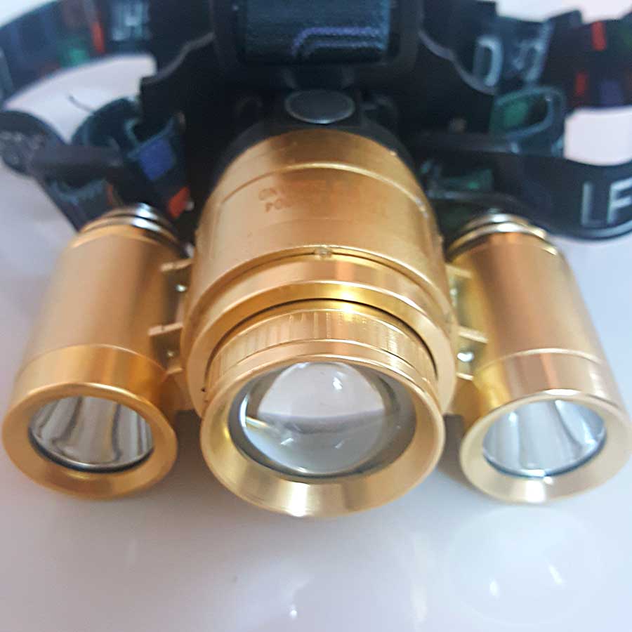 Đèn Đội Đầu 3 Bóng ☑ Đèn Đội Đầu 3 Bóng Có nhiều chế độ sáng: Sáng Mạnh - Vừa - Yếu, có zoom ☑ Khả năng chiếu xa lên tới 200M ☑ Có Thể Sử dụng làm sạc dự phòng trong trường hợp khẩn cấp ☑ Làm từ hộp kim nhôm bao đốt, bao đập, bao va chạm ☑ Thiết kế nhỏ gọn dễ cầm nắm và di chuyển ☑ Tuổi thọ 100.000 giờ tương đương dùng 27 năm (10 giờ/ngày) ☑ Bộ SP Gồm : Đèn, 2 Pin Sạc, Sạc Pin, Phiếu BH 12 tháng .------------------------------------------------------------------------------------------- Thông Số- ☑ Kích Thước : độ dài …12cm…. Độ rộng…5cm…….. ☑ Độ Sáng : 800 Lumen ☑ Thời Gian Chiếu Sáng : 3-8 Tiếng Tùy chế độ sử dụng------------------------------------------------------------------------------------------Trọn Bộ Sản Phẩm Gồm- ☑ Đèn pin - ☑ Hộp Đựng - ☑ Giấy Hướng dẩn sử dụng - ☑ Sạc - ☑ khay đựng pin - ☑ giấy bảo hành