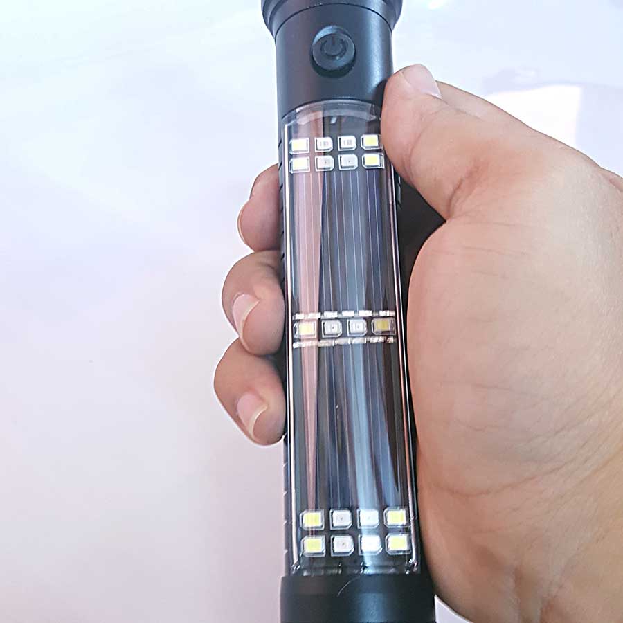 Đèn Pin Đa Năng Trắng Giá Rẻ ☑ Đèn Pin Đa Năng Trắng Giá Rẻ Có nhiều chế độ sáng: Sáng Mạnh - Vừa - Yếu, Nháy Sos,có la bàn cho du lịch,có đèn bên hông thân thích hợp làm đèn bàn ☑ Khả năng chiếu xa lên tới 200M ☑ Có Thể Sử dụng làm sạc dự phòng trong trường hợp khẩn cấp ☑ Làm từ hộp kim nhôm bao đốt, bao đập, bao va chạm ☑ Thiết kế nhỏ gọn dễ cầm nắm và di chuyển ☑ Tuổi thọ 100.000 giờ tương đương dùng 27 năm (10 giờ/ngày) ☑ Bộ SP Gồm : Đèn, Pin Sạc 18650 Korea, Sạc Pin, Khay Dùng Pin Tiểu, Phiếu BH 12 tháng .------------------------------------------------------------------------------------------- Thông Số- ☑ Kích Thước : độ dài …25cm…. Độ rộng…5cm…….. ☑ Độ Sáng : 800 Lumen ☑ Thời Gian Chiếu Sáng : 3-8 Tiếng Tùy chế độ sử dụng------------------------------------------------------------------------------------------Trọn Bộ Sản Phẩm Gồm- ☑ Đèn pin - ☑ 1 Pin - ☑ Hộp Đựng - ☑ Giấy Hướng dẩn sử dụng - ☑ Sạc - ☑ khay đựng pin - ☑ giấy bảo hành