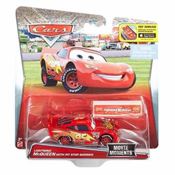 Xe mô hinh Disney Cars Movie Moments McQueen with Pit Stop Barrier  