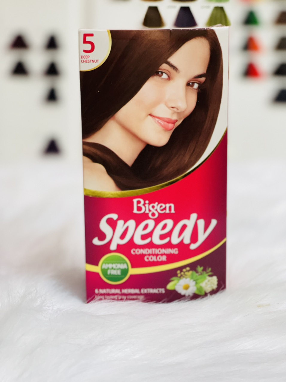 Thuốc nhuộm tóc cao cấp Bigen Speedy conditioning color: Thuốc nhuộm tóc cao cấp Bigen Speedy conditioning color là sự kết hợp hoàn hảo giữa chất lượng và chăm sóc tóc. Công thức độc đáo mang lại màu tóc sáng bóng và đảm bảo tóc không bị hư tổn. Hãy để mái tóc được yêu chiều như những ngôi sao đình đám với sản phẩm này.