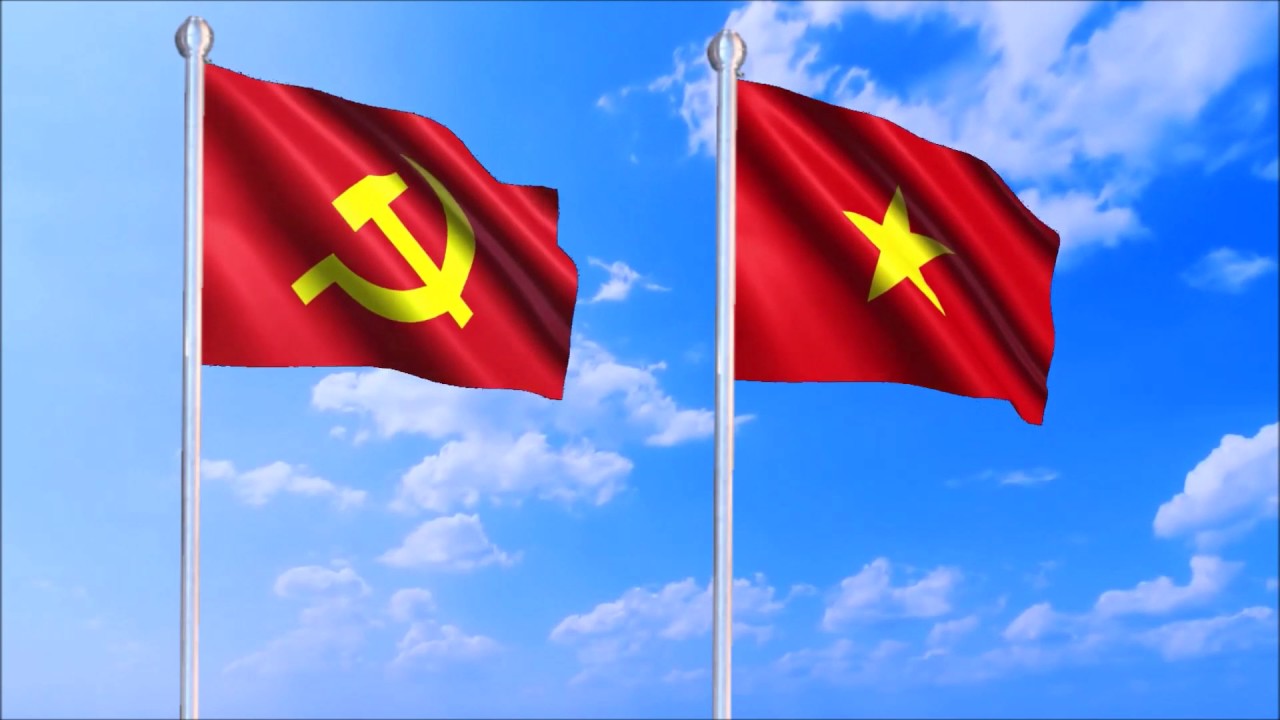 Lá cờ treo: Lá cờ treo cũng đã trở thành một phần không thể thiếu trong những sự kiện lớn tại Việt Nam. Những vật phẩm đầy ý nghĩa này được làm từ những loại tre đặc biệt và được thực hiện bởi những nghệ nhân truyền thống. Những lá cờ này không chỉ mang ý nghĩa về thẩm mỹ mà còn là một biểu tượng của lòng yêu nước và sự tự hào về đất nước.