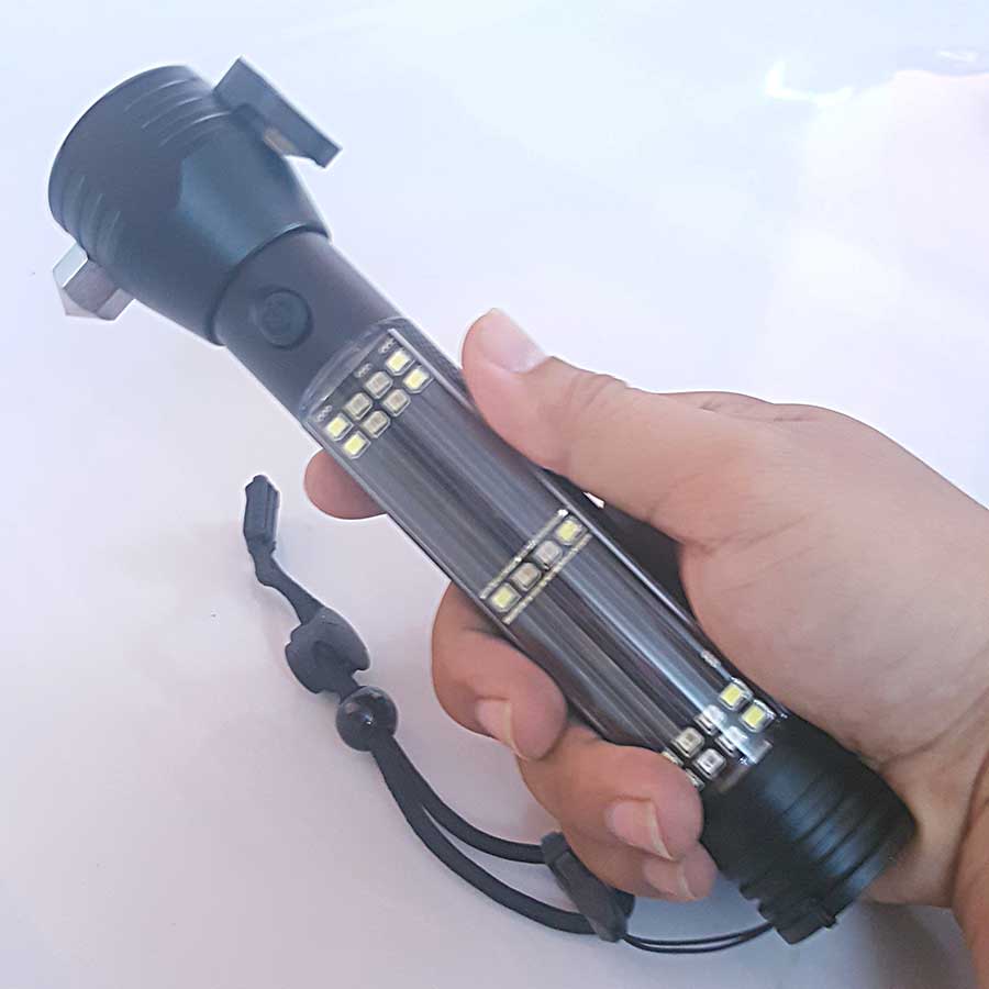 Đèn Pin Siêu Sáng 10 Chức Năng ☑ Đèn Pin Siêu Sáng 10 Chức Năng Có nhiều chế độ sáng: Sáng Mạnh - Vừa - Yếu, có zoom, có đèn bên hông,có chế độ sos,có nam châm,và dao cắt dây ☑ Khả năng chiếu xa lên tới 200M ☑ Có Thể Sử dụng làm sạc dự phòng trong trường hợp khẩn cấp ☑ Làm từ hộp kim nhôm bao đốt, bao đập, bao va chạm ☑ Thiết kế nhỏ gọn dễ cầm nắm và di chuyển ☑ Tuổi thọ 100.000 giờ tương đương dùng 27 năm (10 giờ/ngày) ☑ Bộ SP Gồm : Đèn, Pin Sạc, Sạc Pin, Phiếu BH 12 tháng .------------------------------------------------------------------------------------------- Thông Số- ☑ Kích Thước : độ dài …12cm…. Độ rộng…5cm…….. ☑ Độ Sáng : 800 Lumen ☑ Thời Gian Chiếu Sáng : 3-8 Tiếng Tùy chế độ sử dụng------------------------------------------------------------------------------------------Trọn Bộ Sản Phẩm Gồm- ☑ Đèn pin - ☑ Hộp Đựng - ☑ Giấy Hướng dẩn sử dụng - ☑ Sạc - ☑ khay đựng pin - ☑ giấy bảo hành