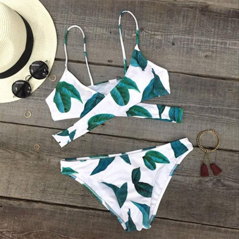 Nơi bán Women Chic Deep V-Neck Cross Two Pieces Swimsuit Sexy Swimwear
Bikini Set - intl
