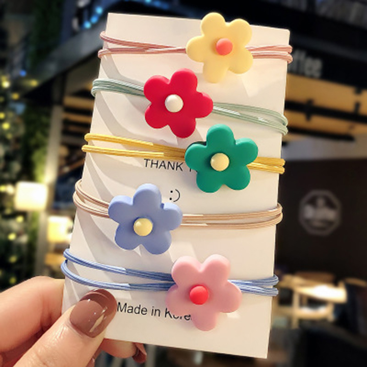 Bộ sản phẩm : 5 buộc tócChất dai bền, co dãn hiệu quả caoSize trung dễ sử dụngShop giao mẫu ngẫu nhiên nhiều mẫu cho khách