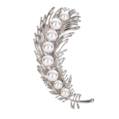 Giá Niêm Yết Feather with String Pearl Leaf Decoration Accessory Pin Brooch – intl   UNIQUE AMANDA