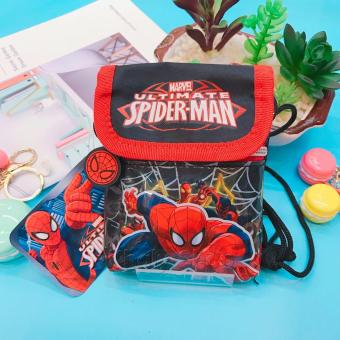 Túi đeo chéo có nắp đậy 2 ngăn hình người nhện Ulimate Spiderman màu đen viền đỏ dành cho bé...