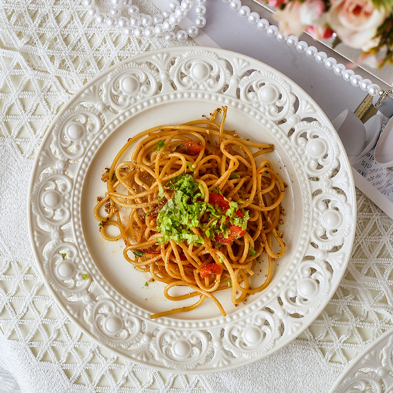 Gambar Retro French Embossed Hollow Cake Ceramic Plate Girl Heart Breakfast Plate Salad Steak Plate Restaurant Dessert