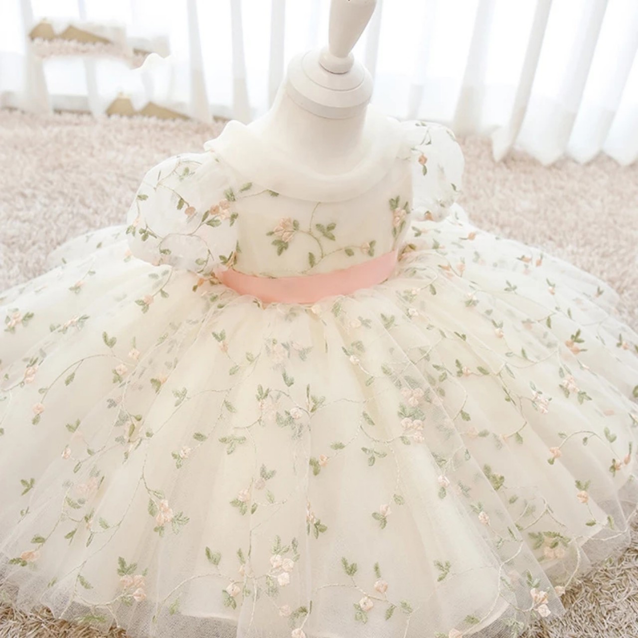 Đầm ren xòe công chúa - LuuLy.Com - Chuyên sỉ lẻ các loại áo quần, váy đầm.