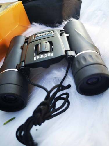 Ống Nhòm Mini Bushnell 8x21 - ☑ Thích hợp : Sử dụng ống kính bk4 rất trong có độ mở rộng - ☑ Tầm quan sát lên đến 1000m - ☑ Cơ chế điều chỉnh linh hoạt cho phép lấy nét nhanh chóng. - ☑ Độ sáng cao lấy sáng trong điều kiện ánh sáng yếu. - ☑ Cơ chế điều chỉnh linh hoạt cho phép lấy nét nhanh chóng. - ☑ Thiết kế gọn gàng, được bọc vỏ cao su chịu lực giúp chống va đập, rơi, độ bền tuyệt đối------------------------------------------------------------------------------------------- Thông Số- ☑ Kích Thước : độ dài …12cm…. Độ rộng…8cm…….. ☑ Độ phóng Đại : 8x21 lần☑ Hãng sản xuất : bushnell------------------------------------------------------------------------------------------Trọn Bộ Sản Phẩm Gồm- ☑ Ống nhòm - ☑ Hộp Đựng - ☑ Giấy Hướng dẩn sử dụng - ☑ Khăn lau - ☑ giấy bảo hành